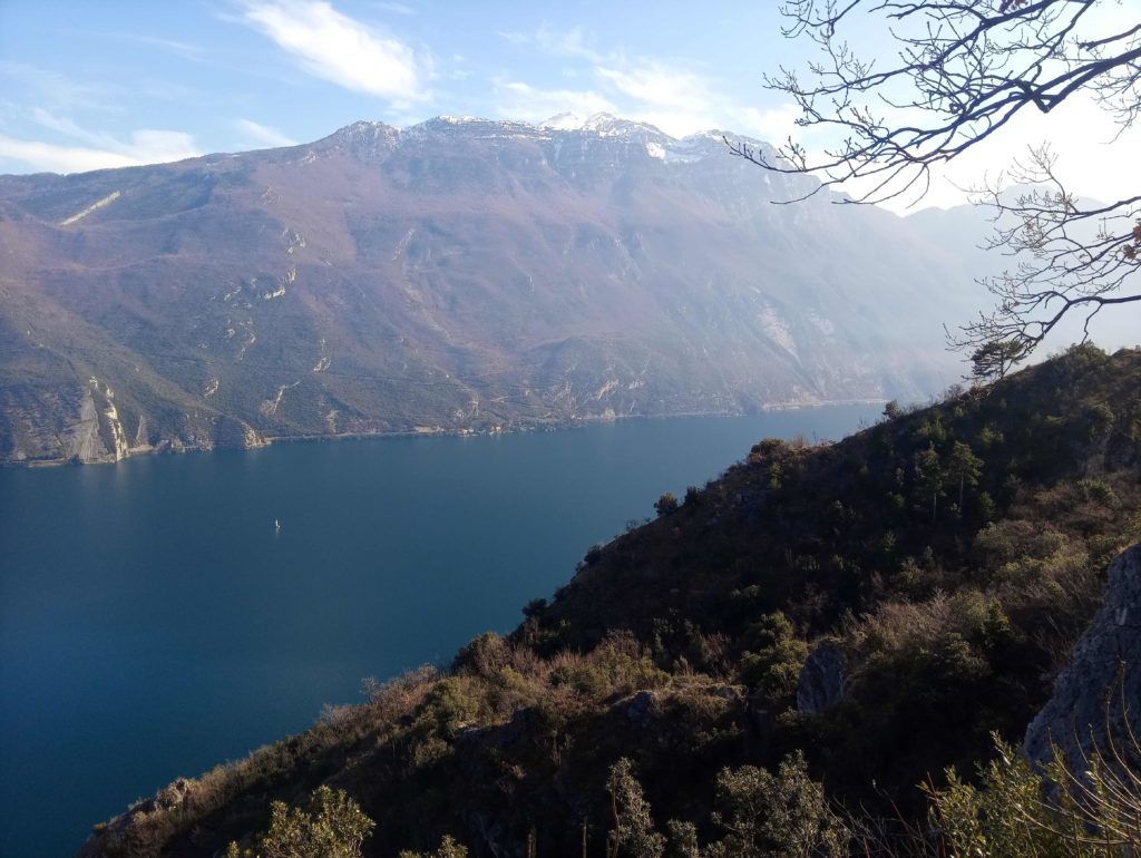 monte BALDO  con la sua altezza protegge dai venti da est