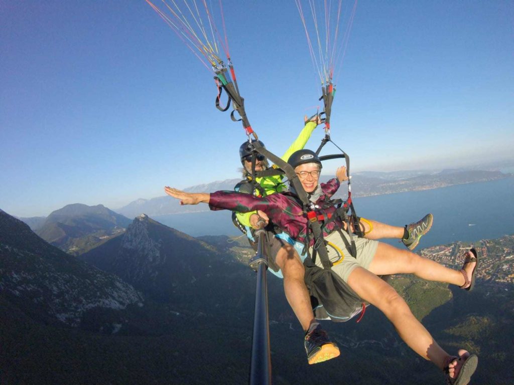 PARAPENDIO  SU TOSCOLANO MADERNO